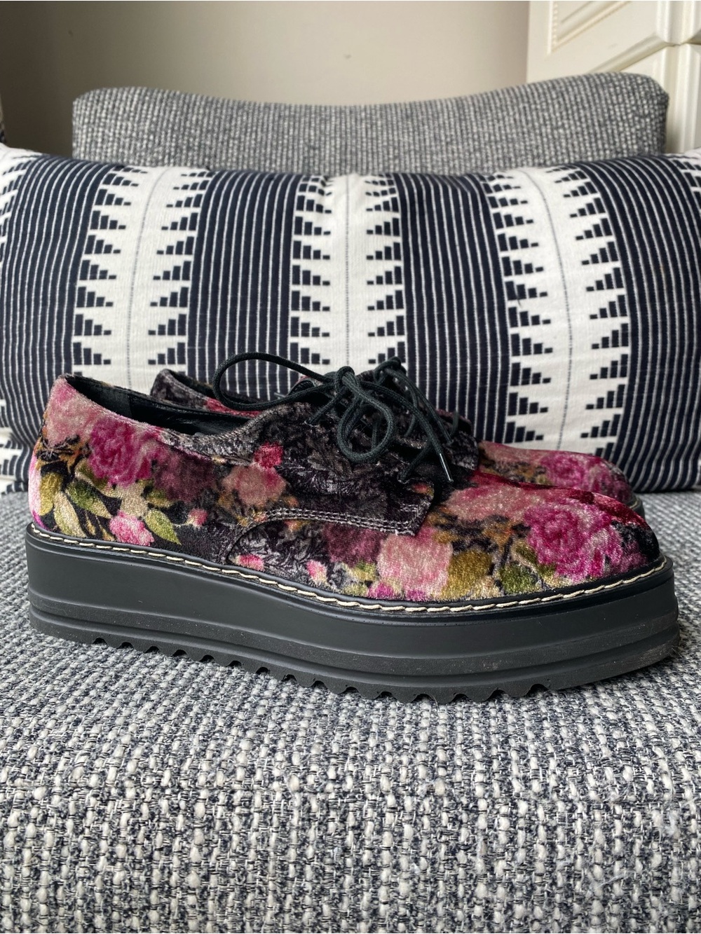 Summit by White Mountain Floral Velvet Platform